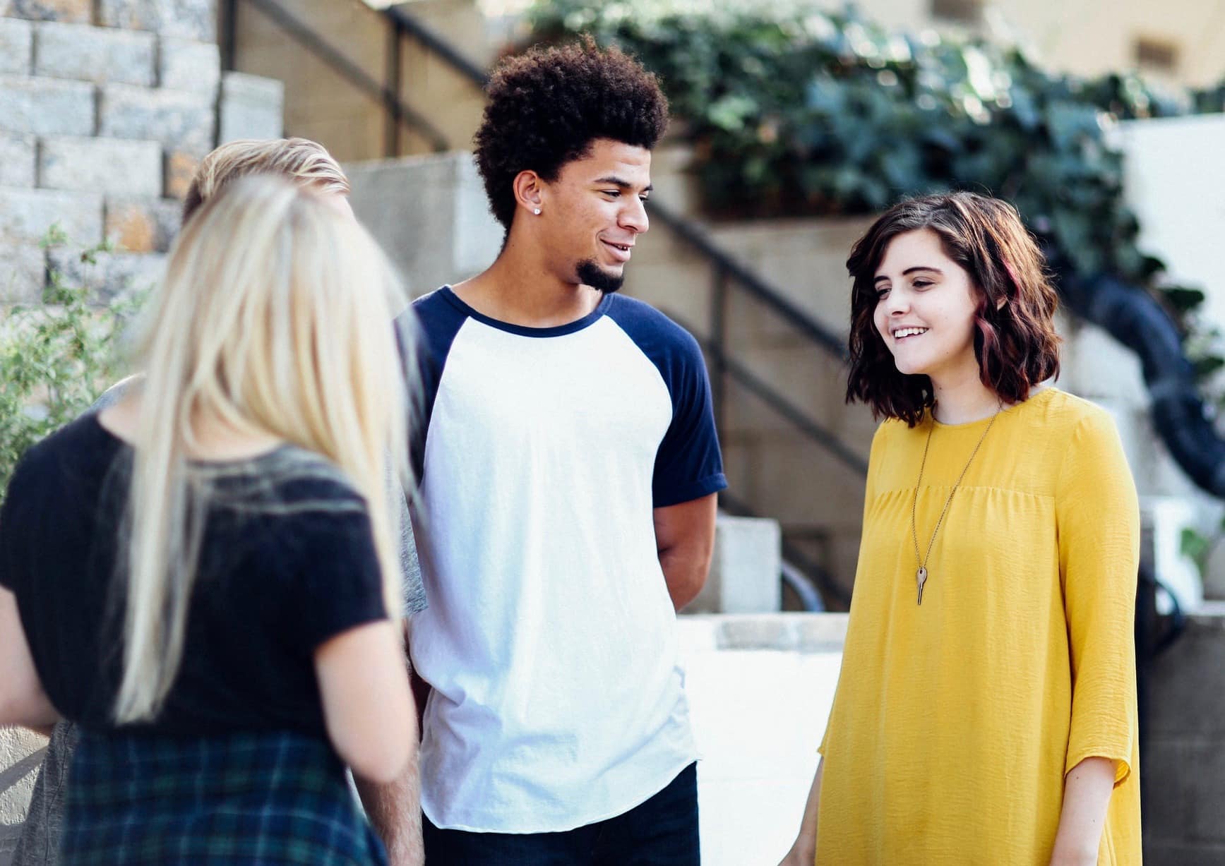 3 students speaking to eachother